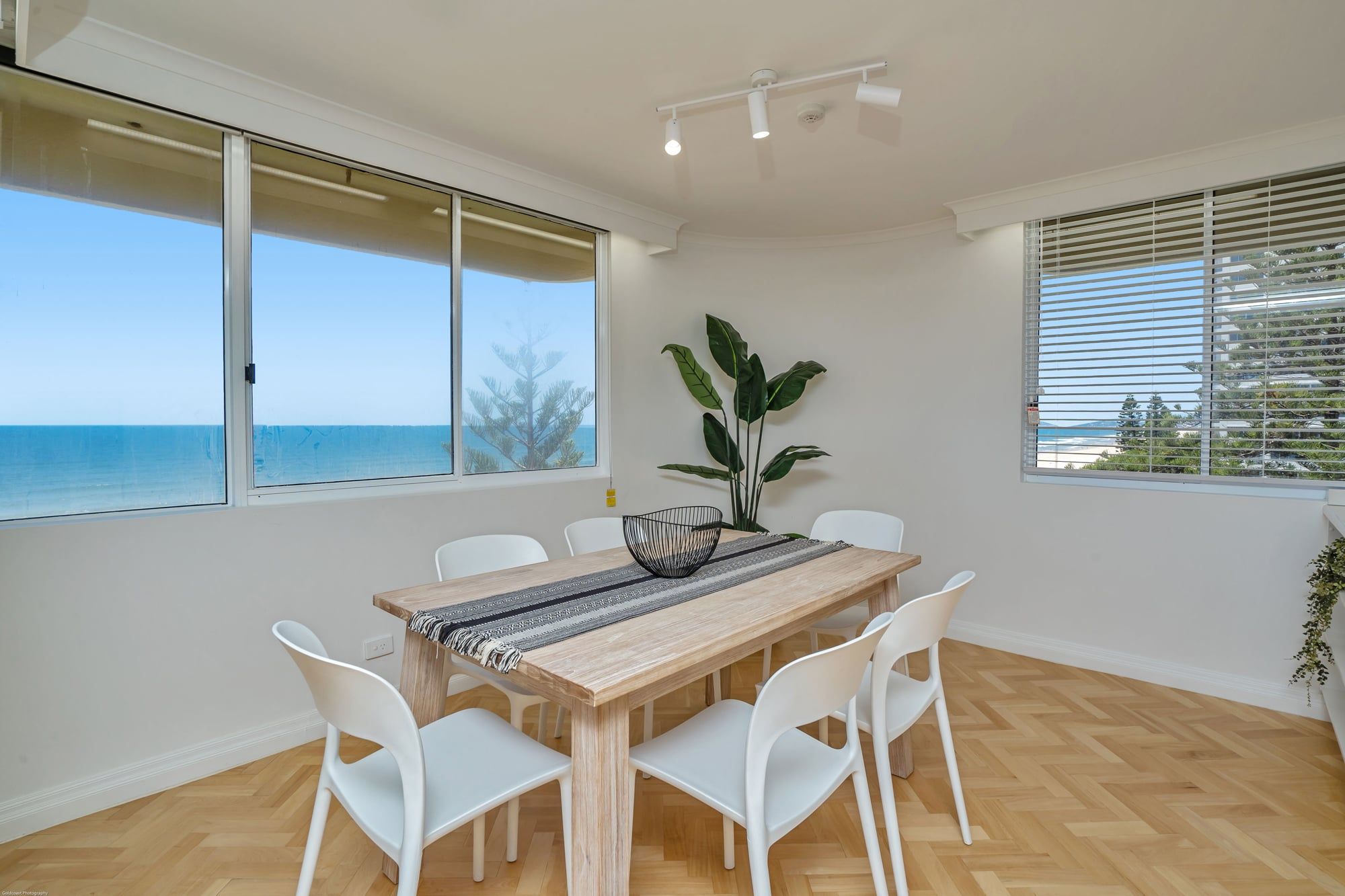 4 Star Apartments Dorchester on the Beach