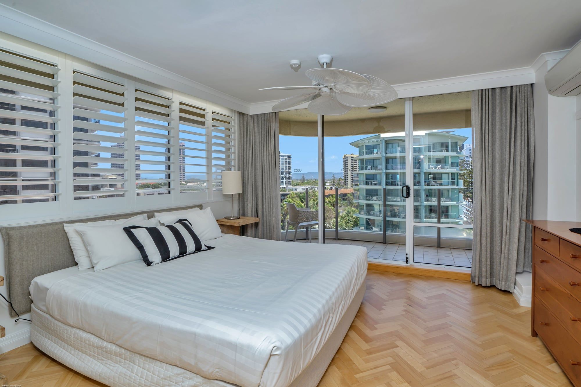 4 Star Apartments Dorchester on the Beach