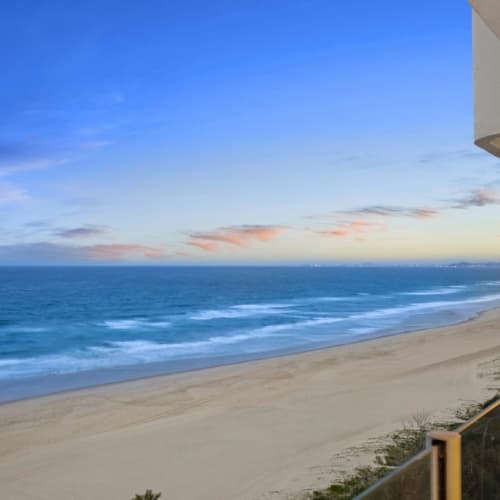 gold-coast-absolute-beachfront-family-accommodation(1)